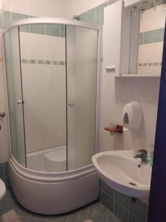 Luna Tsuki Two Aparthotel Ровин Екстериор снимка