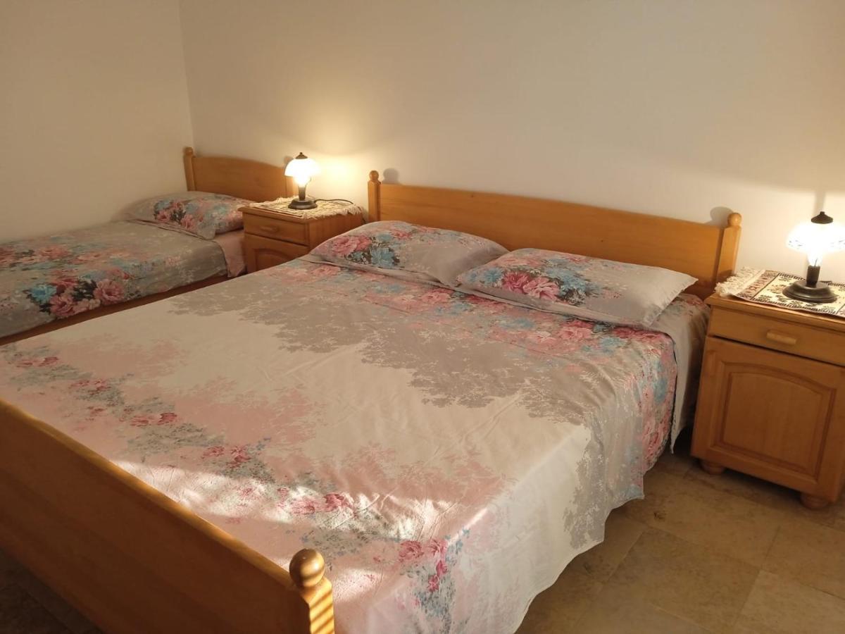 Luna Tsuki Two Aparthotel Ровин Екстериор снимка