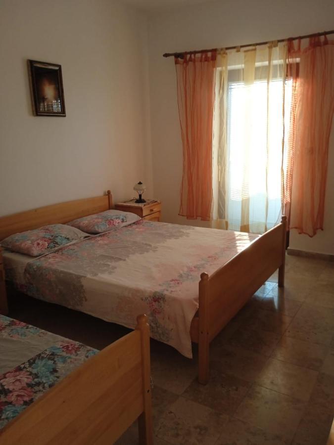 Luna Tsuki Two Aparthotel Ровин Екстериор снимка
