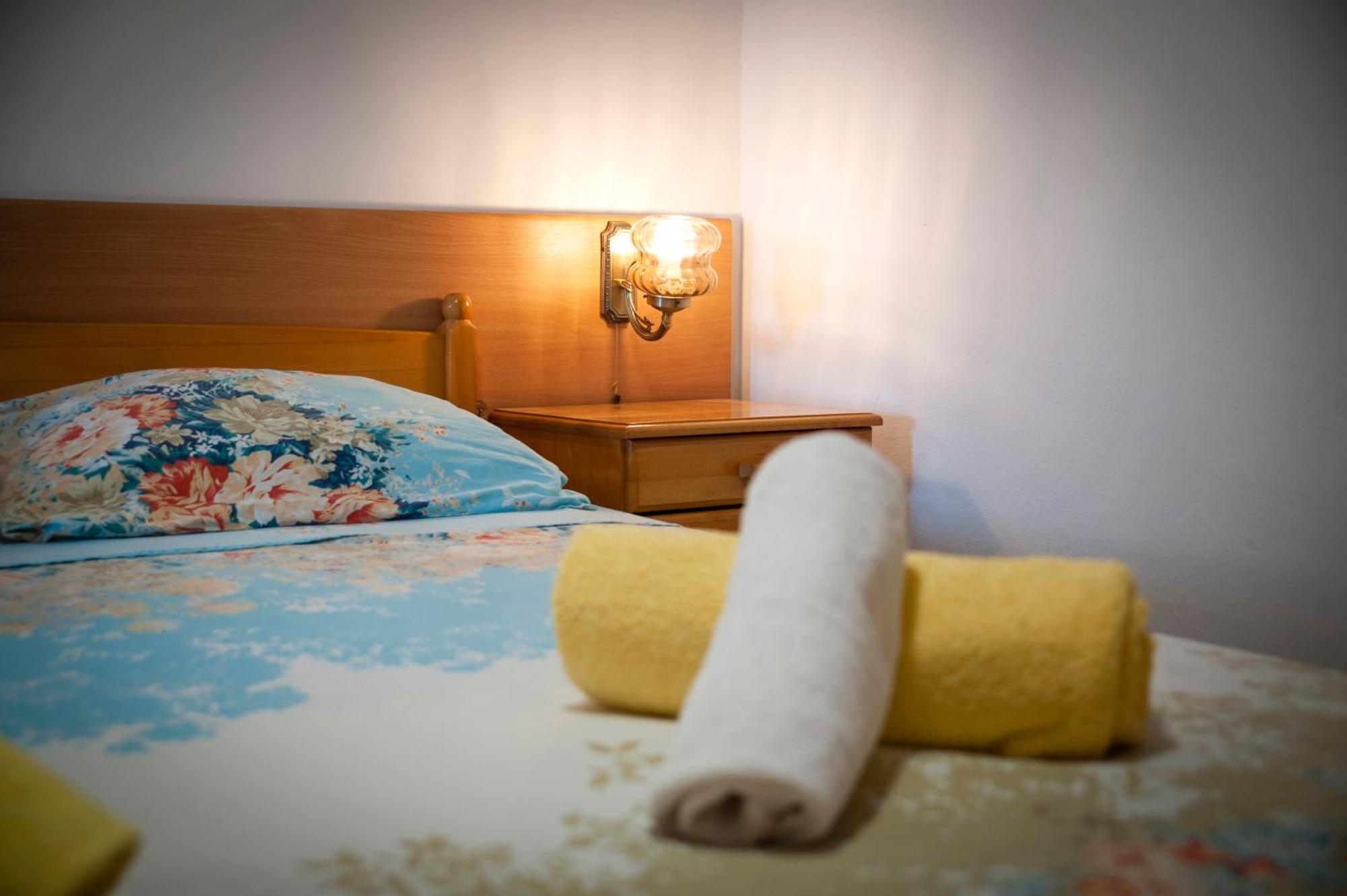 Luna Tsuki Two Aparthotel Ровин Екстериор снимка